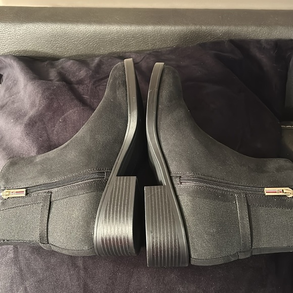 Tommy Hilfiger Imeria 2 Black Zip Bootie Women's size 8.5 - Picture 5 of 6